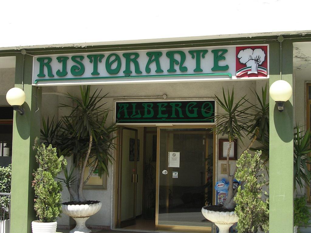 Albergo Tenda Verde Falconara Marittima Exterior photo